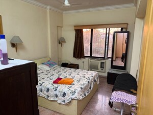 Bedroom in 1 BHK Apartment at Bandra West – for Rent