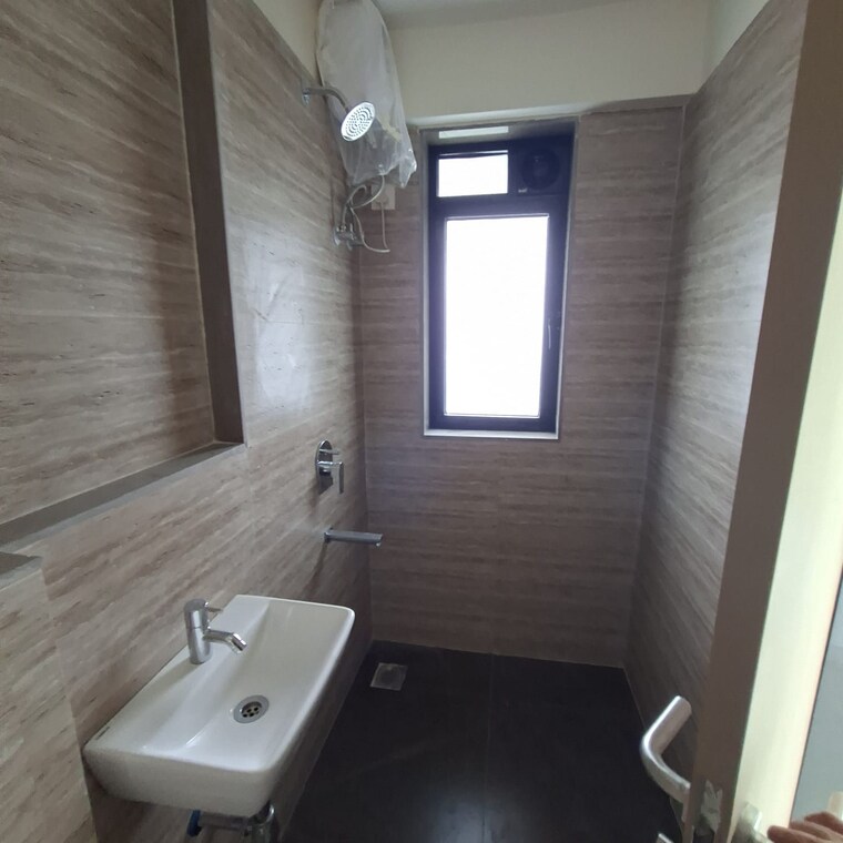 Bathroom, kl-astoria 2 Bedroom 750 Sq.Ft. Apartment In Bandra West Mumbai 9677646
