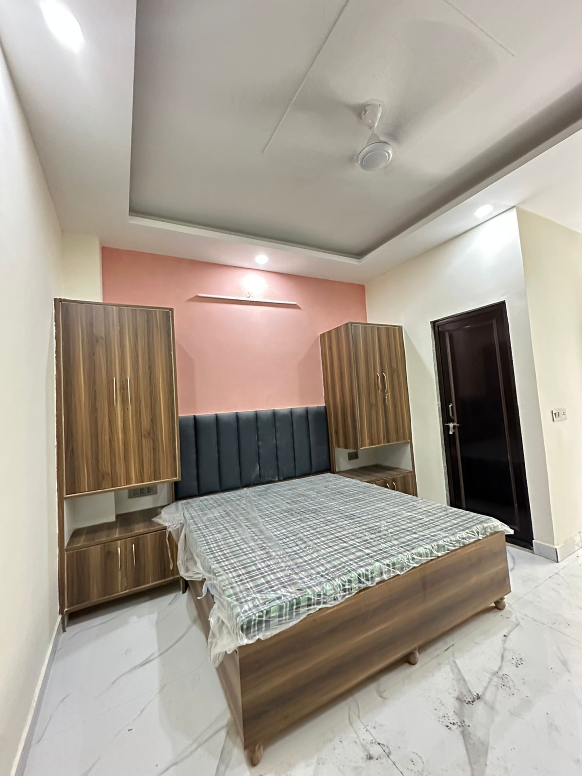 1 RkBuilder Floor For Rent in DLF City Phase III