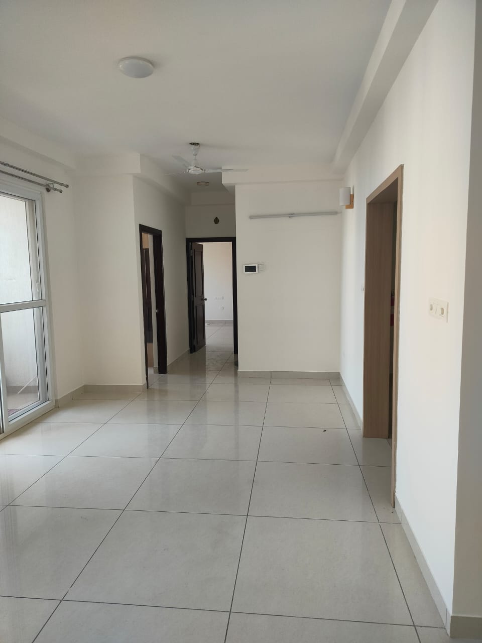 2 BHK Apartment For Rent in Prestige Lakeside Habitat