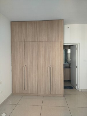 Room in 2 BHK Apartment at Prestige Lakeside Habitat, Varthur – for Rent