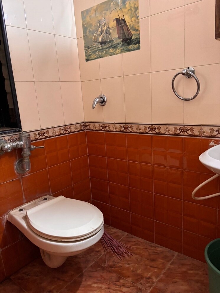 Bathroom, khar west 3 Bedroom 1100 Sq.Ft. Apartment In Khar West Mumbai 9677772