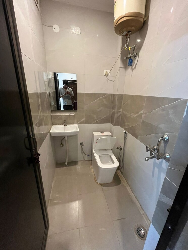 Bathroom, dlf-city-phase-iii 1 RK 320 Sq.Ft. Builder Floor In Sector 24 Gurgaon 9677835
