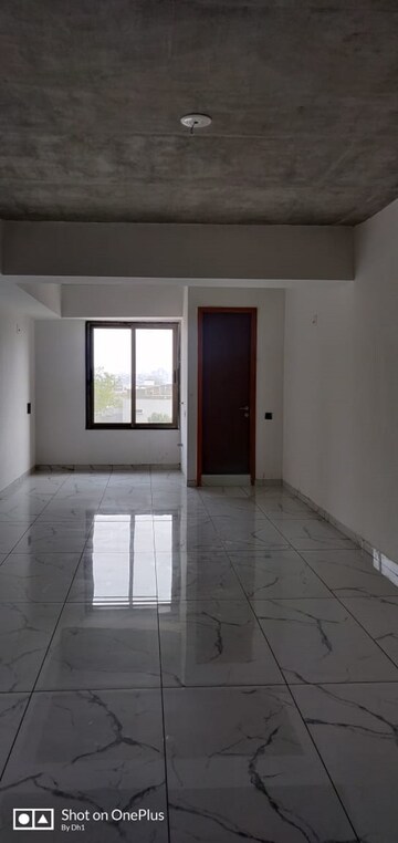 Room in  Office Space at Sola – for Rent