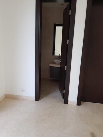 Room in 4 BHK Independent House at Prestige Golfshire, Nandi Hills – for Rent