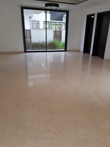 Room in 4 BHK Independent House at Prestige Golfshire, Nandi Hills – for Rent