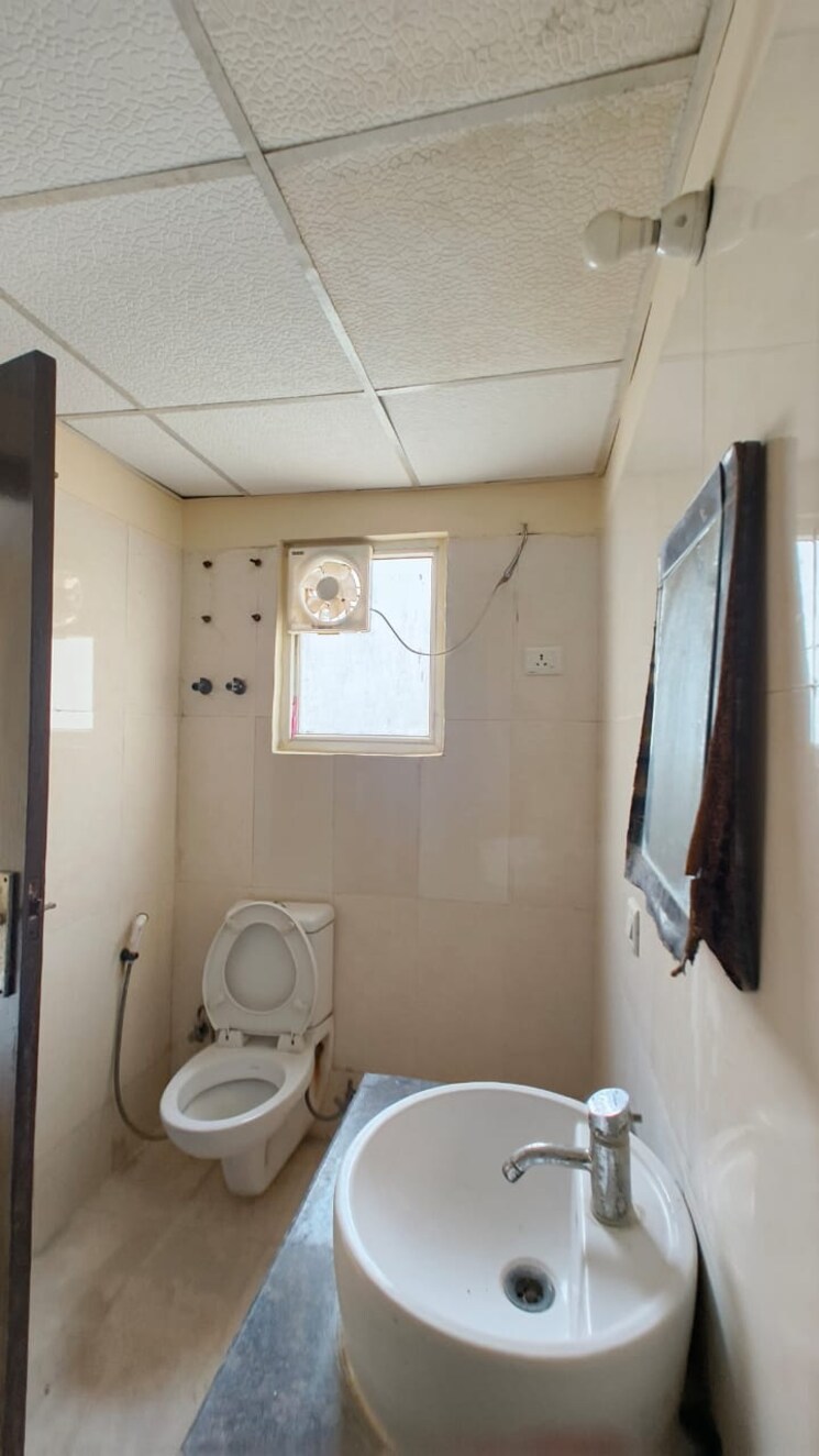 Bathroom, paramount-floraville 3.5 Bedroom 1685 Sq.Ft. Apartment In Sector 137 Noida 9678045