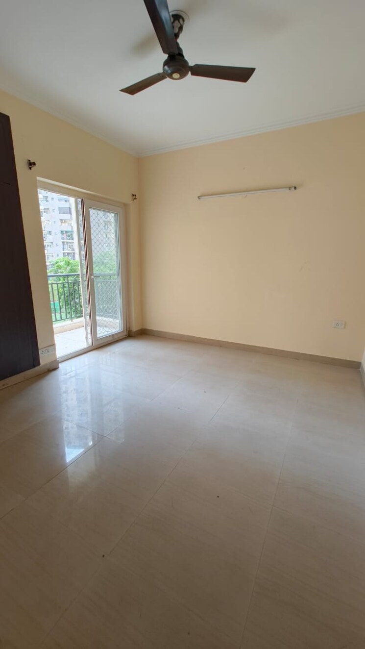 Room, paramount-floraville 3.5 Bedroom 1685 Sq.Ft. Apartment In Sector 137 Noida 9678045