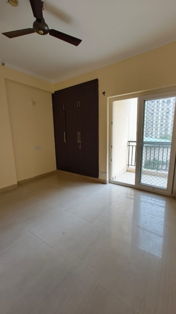 Room, paramount-floraville 3.5 Bedroom 1685 Sq.Ft. Apartment In Sector 137 Noida 9678045