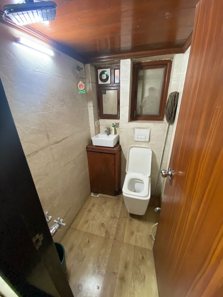 Bathroom, dalamal-house Commercial Office Space 557 Sq.Ft. In Nariman Point Mumbai 9678036