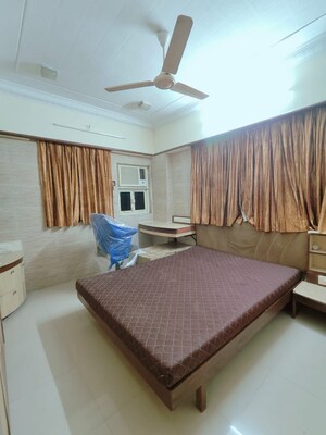 Bedroom in 2 BHK Apartment at Khar West – for Rent