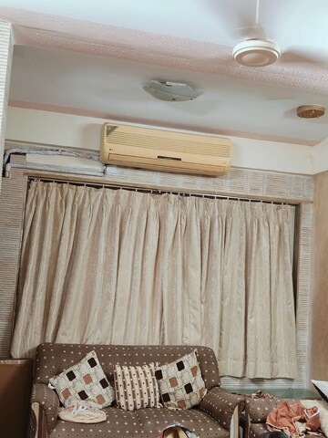 Furnished Amenities in 2 BHK Apartment at Khar West – for Rent