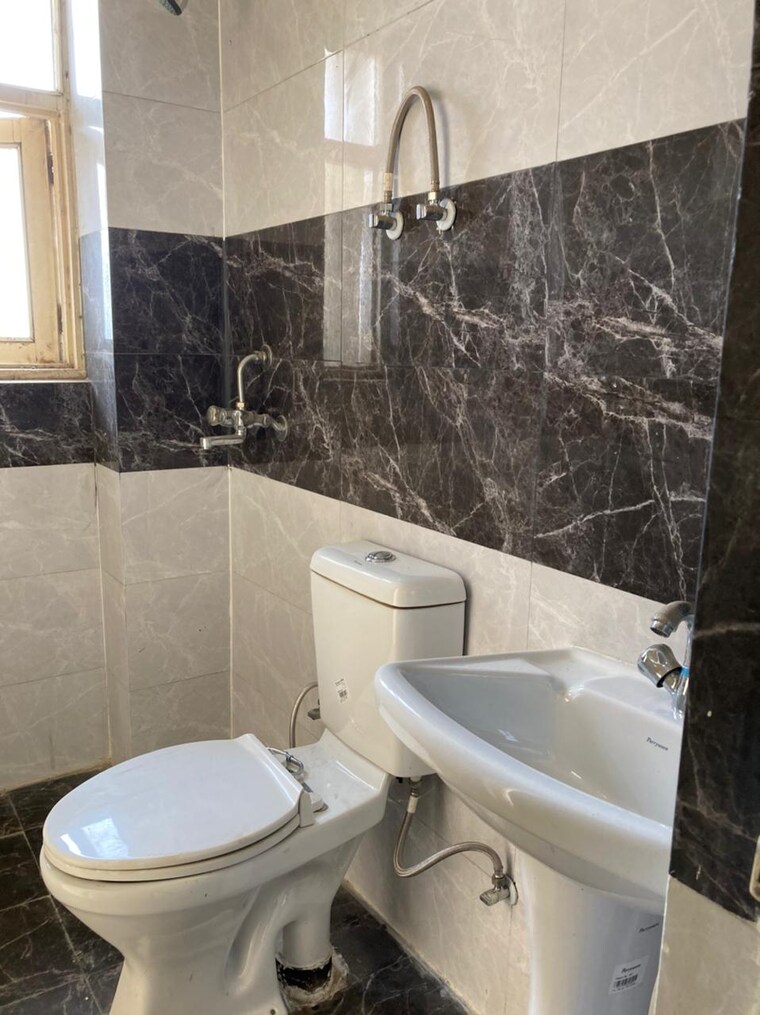 Bathroom, gulmohur-garden 2 Bedroom 1030 Sq.Ft. Apartment In Raj Nagar Extension Ghaziabad 9678071