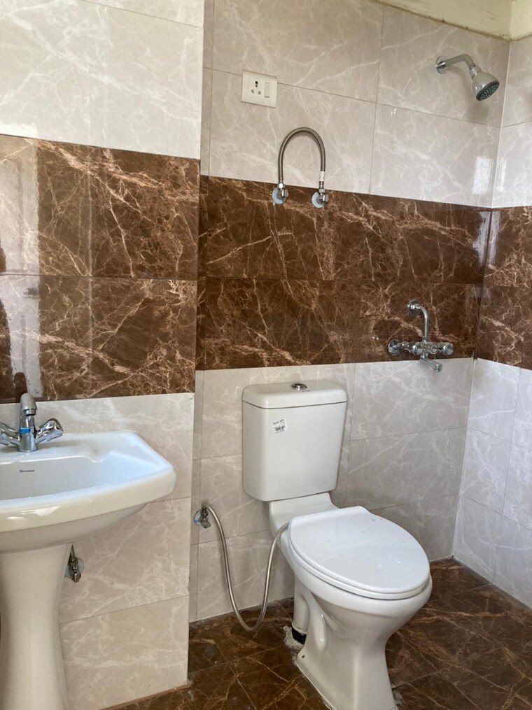 Bathroom, gulmohur-garden 2 Bedroom 1030 Sq.Ft. Apartment In Raj Nagar Extension Ghaziabad 9678071