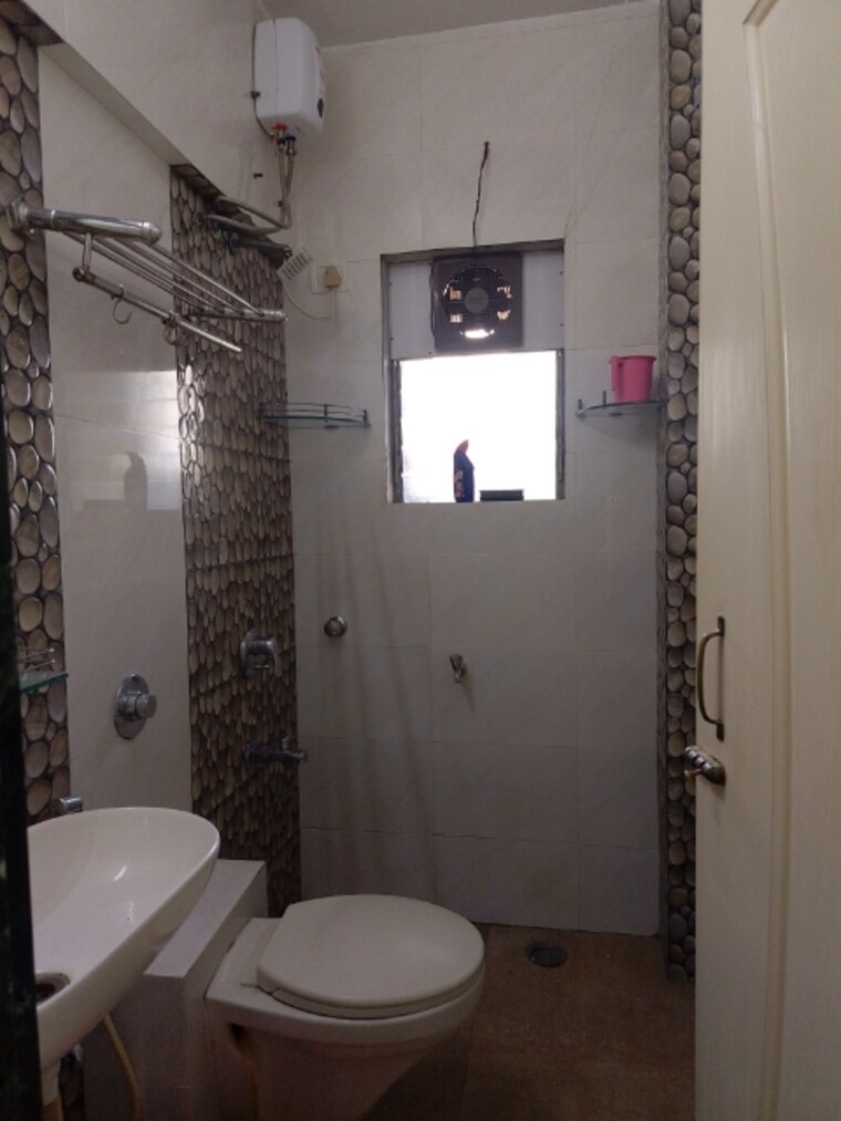 Bathroom, unity-wadala-chs 2 Bedroom 627 Sq.Ft. Apartment In Antop Hill Mumbai 9678207