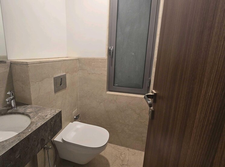 Bathroom, piramal-mahalaxmi 2 Bedroom 740 Sq.Ft. Apartment In Mahalaxmi Mumbai 9678086