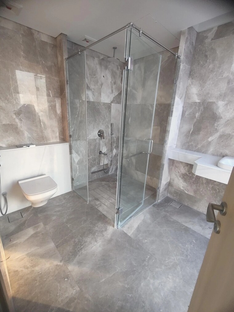 Bathroom, rustomjee-crown 4 Bedroom 3010 Sq.Ft. Apartment In Prabhadevi Mumbai 9678099