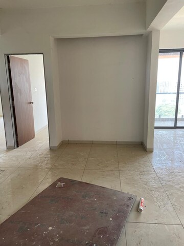 Room in 3 BHK Apartment at New Alkapuri – for Sale