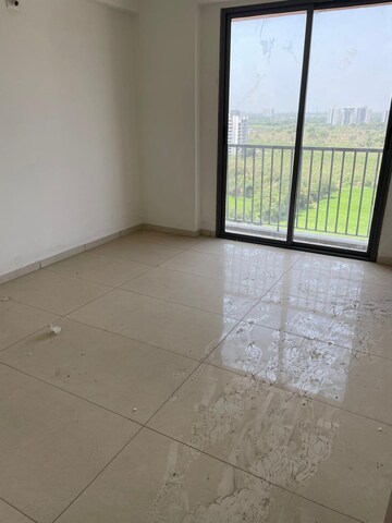 Room in 3 BHK Apartment at New Alkapuri – for Sale