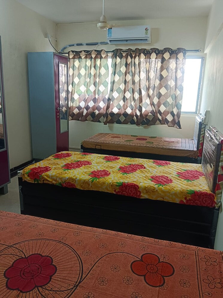Room, goregaon west Pg For Boys & Girls In Goregaon West 9678212