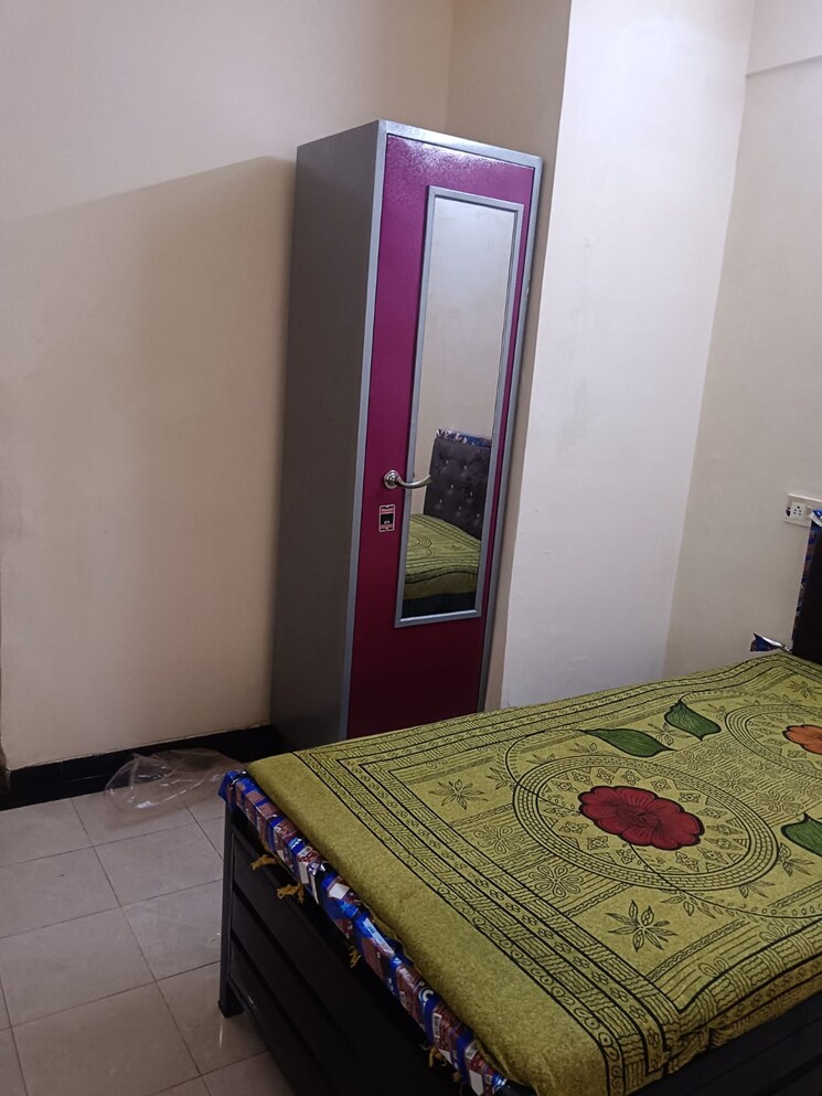 Room, goregaon west Pg For Boys & Girls In Goregaon West 9678212