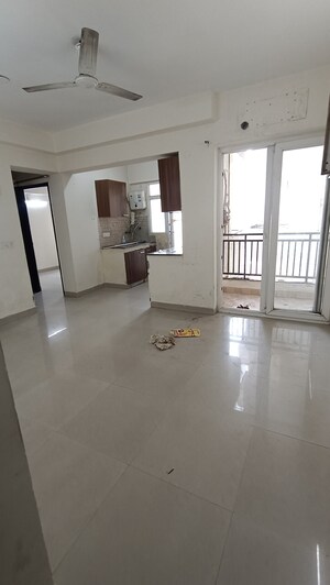 Room in 2 BHK Apartment at Sethi Max Royal, Sector 76 – for Rent