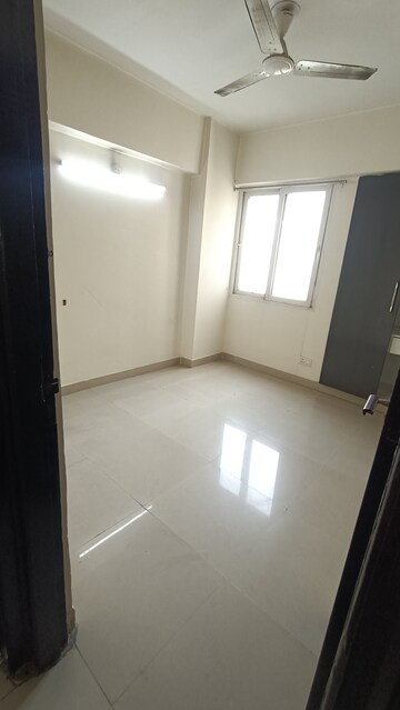 Room in 2 BHK Apartment at Sethi Max Royal, Sector 76 – for Rent