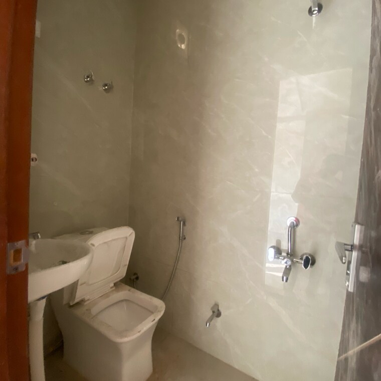 Bathroom, chattarpur 2 Bedroom 1000 Sq.Ft. Builder Floor In Chattarpur Delhi 9678227