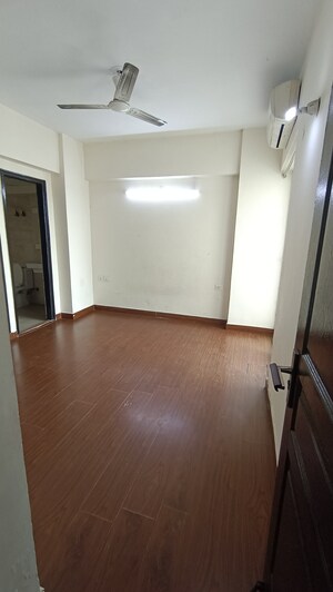 2 BHK Apartment For Rent in Sethi Max Royal, Sector 76