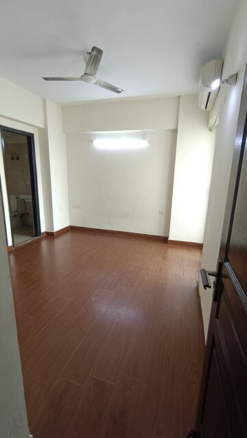 2 BHK Apartment For Rent in Sethi Max Royal, Sector 76