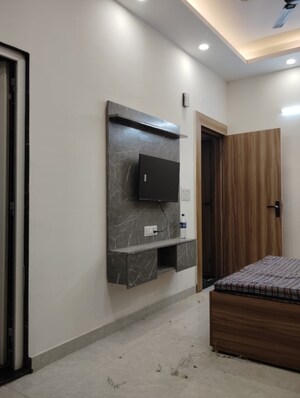 Room in 1 RK Builder Floor at Ansal Sushant Lok I, Sector 43 – for Rent