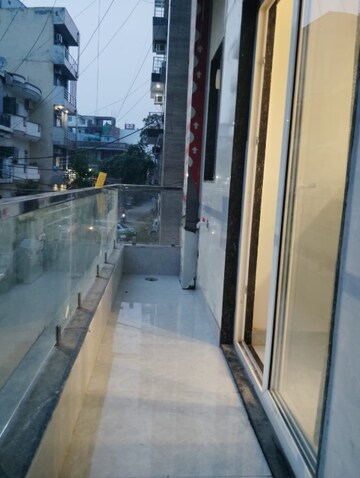 Balcony in 1 RK Builder Floor at Ansal Sushant Lok I, Sector 43 – for Rent