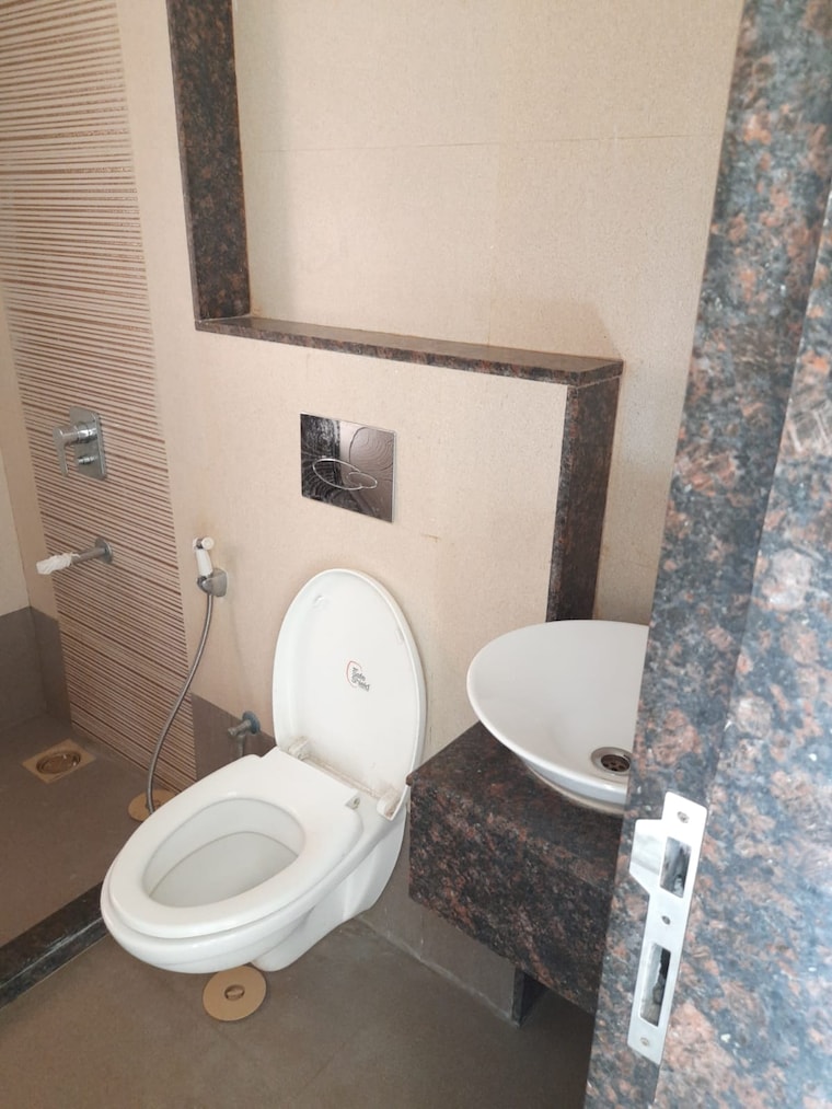 Bathroom, tardeo 2 Bedroom 950 Sq.Ft. Apartment In Tardeo Mumbai 9678395