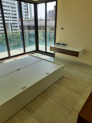 Room in 2 BHK Apartment at Tardeo – for Rent