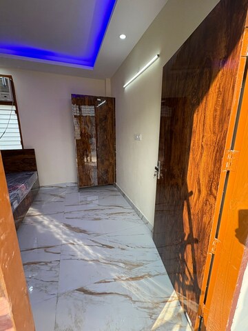 Building Lobby in 1 RK Builder Floor at DLF City Phase III, Sector 24 – for Rent