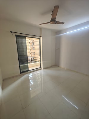 Room in 2 BHK Apartment at Seawoods Sector 50 – for Sale