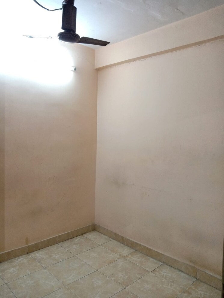 Room, thane west 1 Bedroom 500 Sq.Ft. Apartment In Thane West Thane 9678685