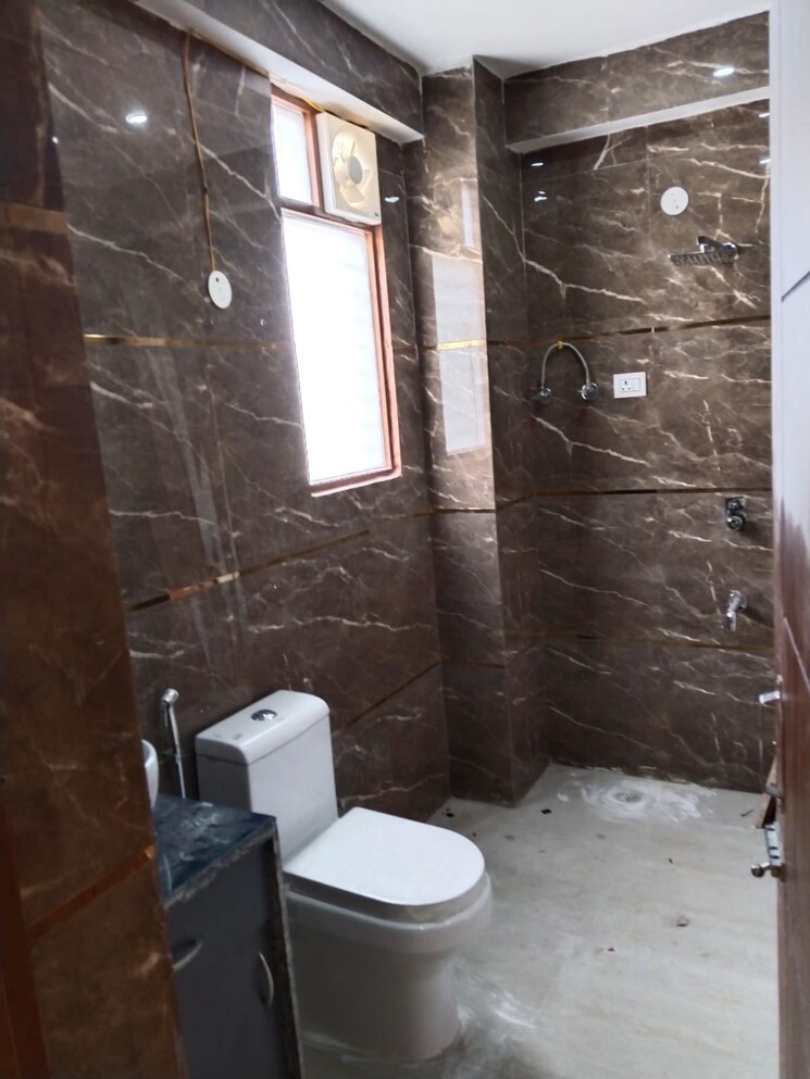 Bathroom, ardee-city 2 Bedroom 1360 Sq.Ft. Builder Floor In Sector 52 Gurgaon 9678824
