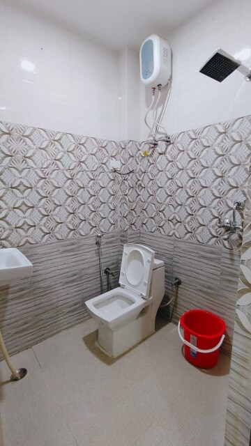Bathroom in Studio Builder Floor at Vipul Square, Sushant Lok I – for Rent