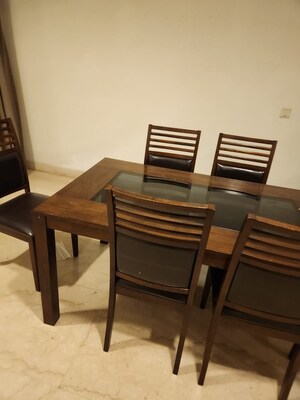 Living Room in 4 BHK Apartment at DLF The Belaire, Sector 54 – for Rent