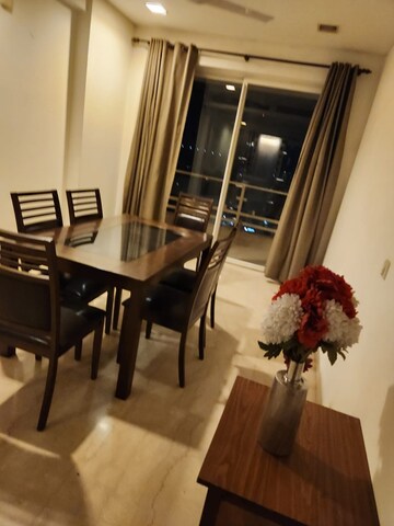 Living Room in 4 BHK Apartment at DLF The Belaire, Sector 54 – for Rent