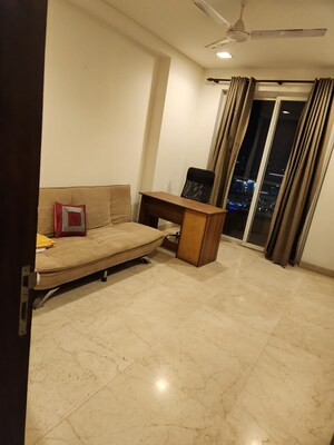 Living Room in 4 BHK Apartment at DLF The Belaire, Sector 54 – for Rent