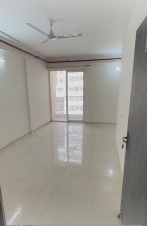 Room in 2 BHK Apartment at Signature The Millennia 2, Sector 37d – for Rent