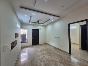 Room in 3 BHK Apartment at Ansal API Esencia, Sector 67 – for Rent