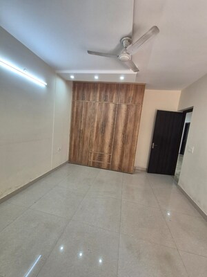 Room in 3 BHK Apartment at Ansal API Esencia, Sector 67 – for Rent