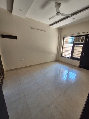 Room in 3 BHK Apartment at Ansal API Esencia, Sector 67 – for Rent