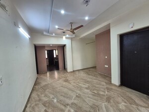 Room in 3 BHK Apartment at Ansal API Esencia, Sector 67 – for Rent