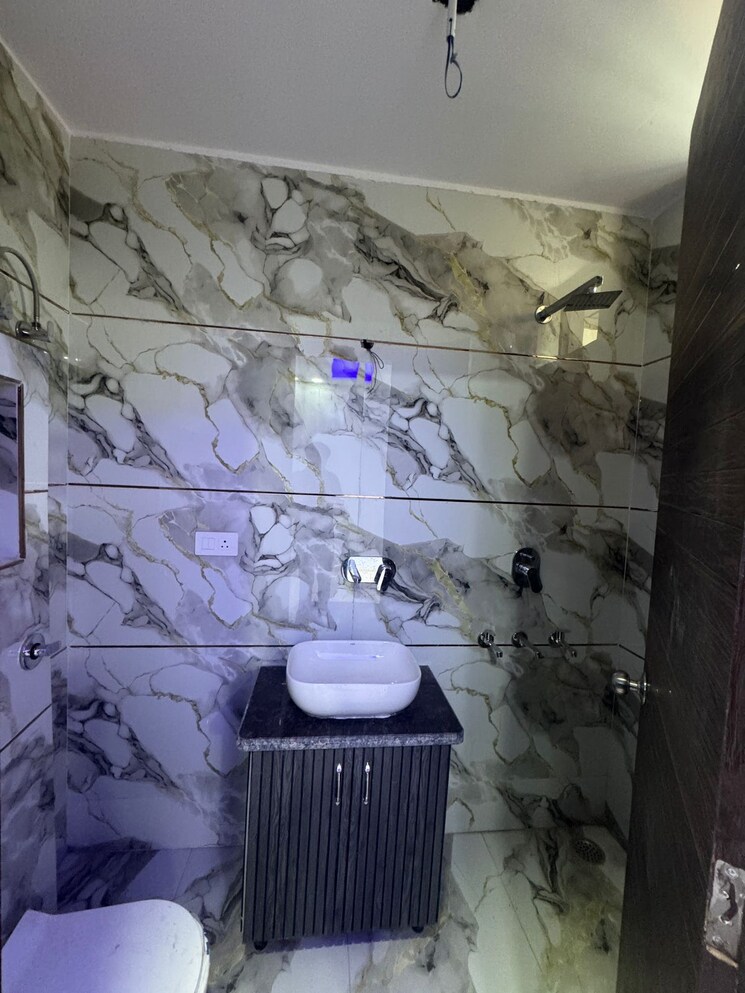 Bathroom, tagore garden extension 2 Bedroom 1260 Sq.Ft. Builder Floor In Tagore Garden Extension Delhi 9678915