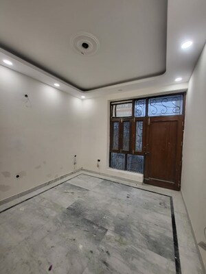 Room in 4 BHK Builder Floor at Green Fields Colony – for Rent