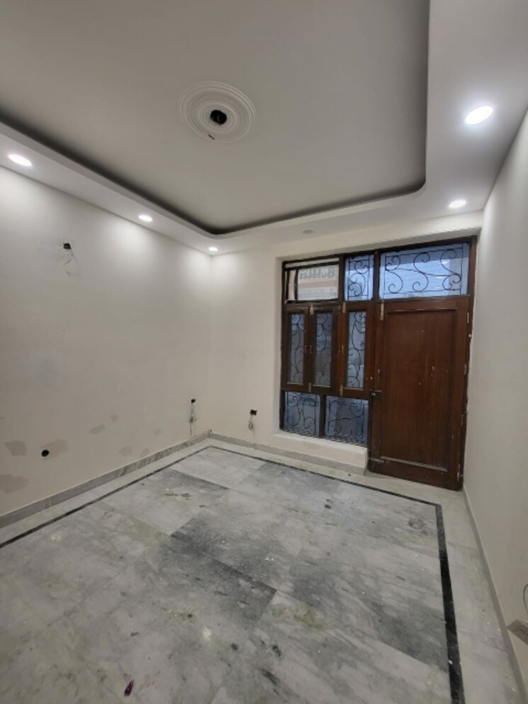 Room, green fields colony 4 Bedroom 4500 Sq.Yd. Builder Floor In Green Fields Colony Faridabad 9678940